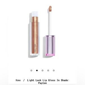 Light Lock Lip Gloss in Shade: Payton
High Sheen Creamy Lip Oil
New in box